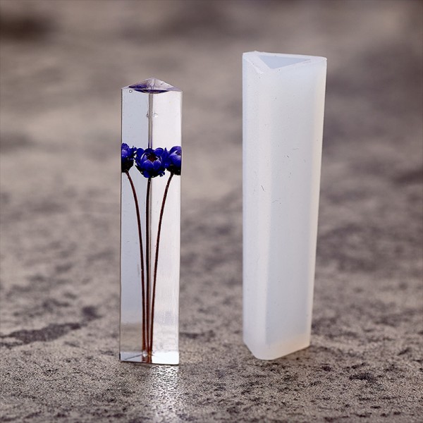 Epoksi Üçgen Kolye Kalıbı Takı Kalıbı Silikon 5x1.7cm Epoksi Üçgen Kolye Kalıbı Takı Kalıbı Silikon 5x1.7cm