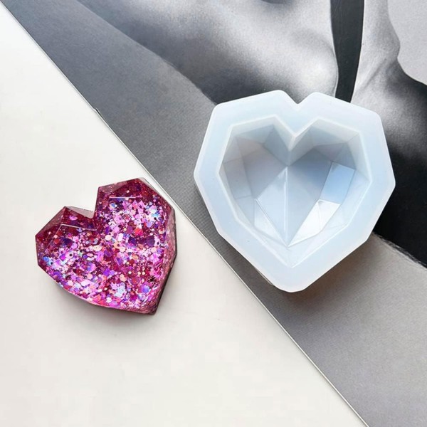 Epoksi Kalp Kalıbı Kristal Kesim Obje Kalıbı Silikon  5.7x5.7x1.5cm